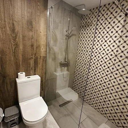 Direkt Am - Balkon, Meerblick & Pool! Appartement Klorakas